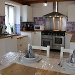Maison Spacieuse En Pleine Nature Avec Piscine, Equipements De Loisirs Et Randonnees A Proximite - Fr-1-653-105