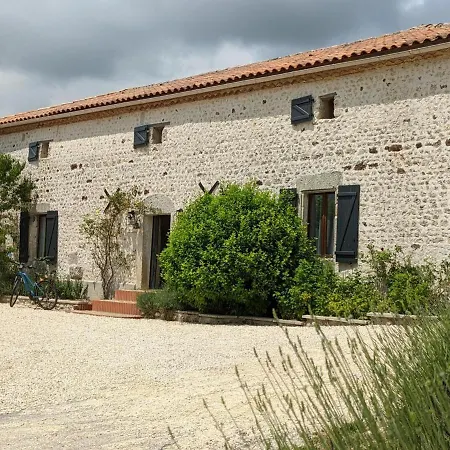 Maison Spacieuse En Pleine Nature Avec Piscine, Equipements De Loisirs Et Randonnees A Proximite - Fr-1-653-105 Nonac