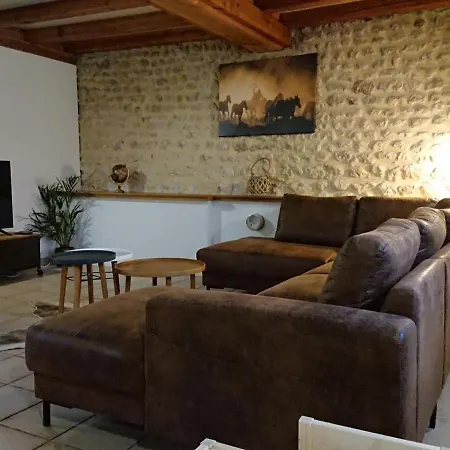 Maison Spacieuse En Pleine Nature Avec Piscine, Equipements De Loisirs Et Randonnees A Proximite - Fr-1-653-105 Nonac
