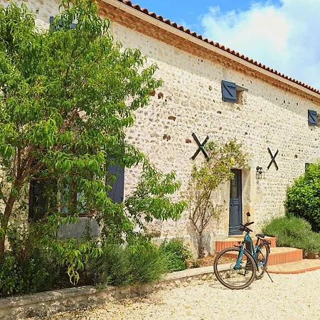 Maison Spacieuse En Pleine Nature Avec Piscine, Equipements De Loisirs Et Randonnees A Proximite - Fr-1-653-105 Nonac