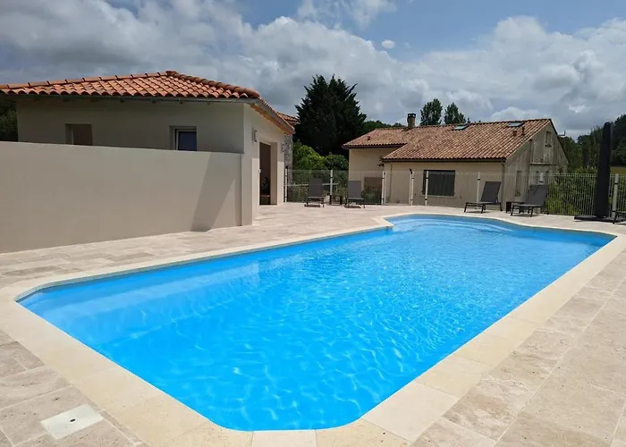 Maison Spacieuse En Pleine Nature Avec Piscine, équipements De Loisirs Et Randonnées à Proximité - Fr-1-653-105 Nonac