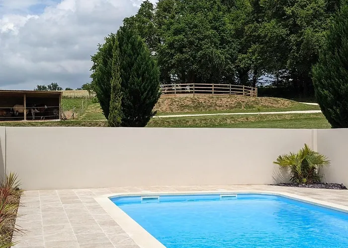 Maison Spacieuse En Pleine Nature Avec Piscine, équipements De Loisirs Et Randonnées à Proximité - Fr-1-653-105 *
