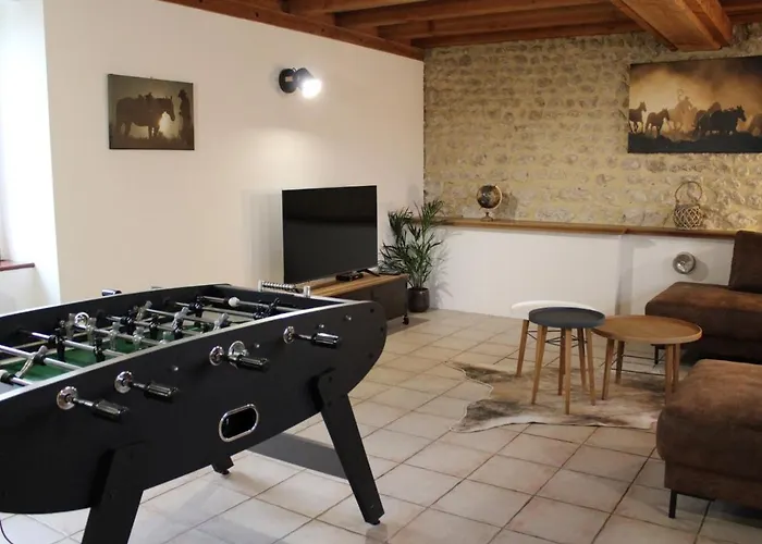 Casa de Férias Maison Spacieuse En Pleine Nature Avec Piscine, équipements De Loisirs Et Randonnées à Proximité - Fr-1-653-105 *