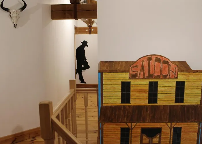 Maison Spacieuse En Pleine Nature Avec Piscine, équipements De Loisirs Et Randonnées à Proximité - Fr-1-653-105 Nonac